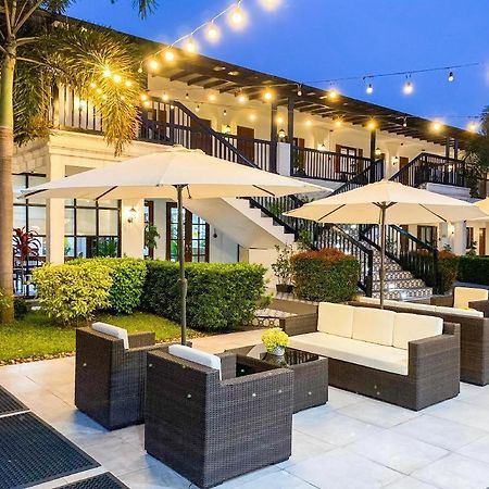 The Mansion Hotel Mabalacat Exterior foto