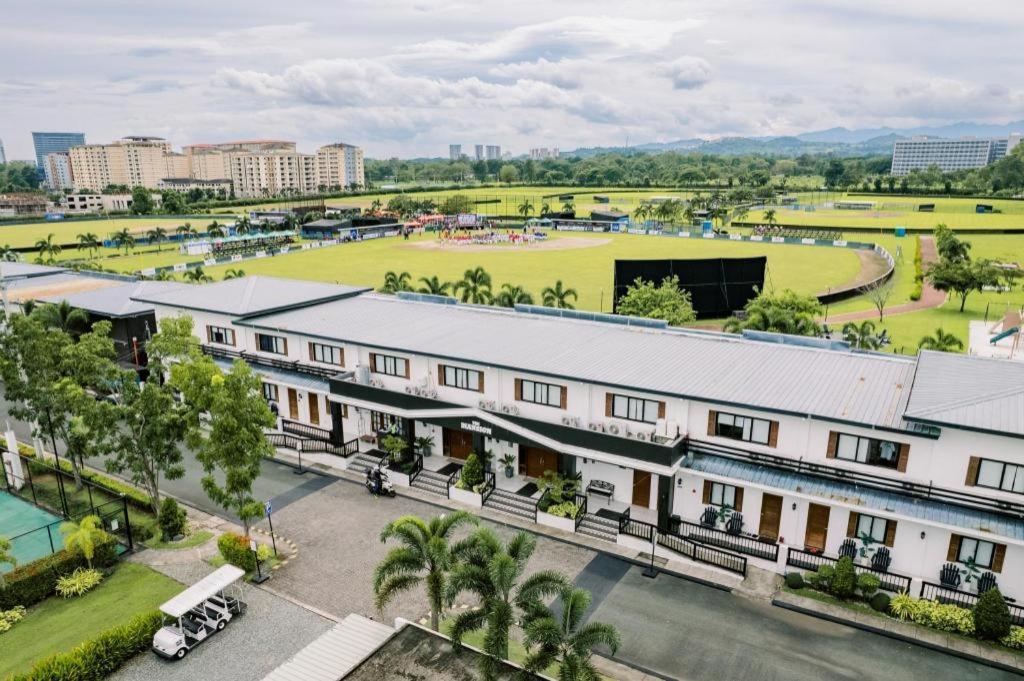 The Mansion Hotel Mabalacat Exterior foto