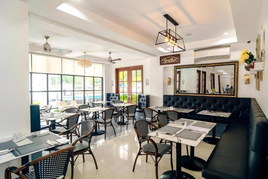 The Mansion Hotel Mabalacat Exterior foto