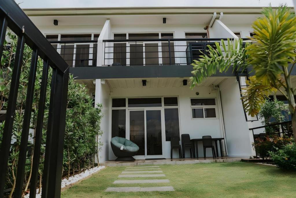 The Mansion Hotel Mabalacat Exterior foto