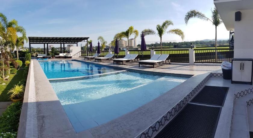 The Mansion Hotel Mabalacat Exterior foto